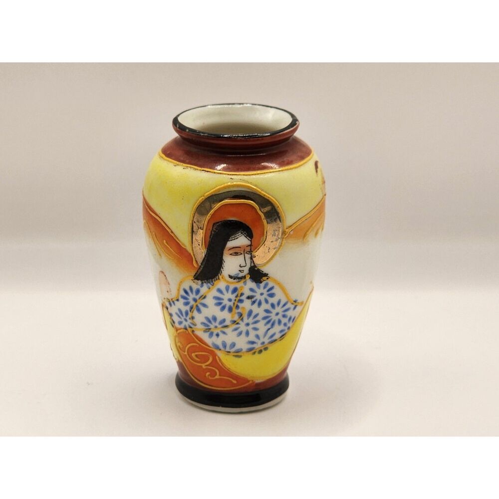 Japan Satsuma Style Mini Bud Vase Geisha Figural Brown Yellow Gold Gilt 3 in